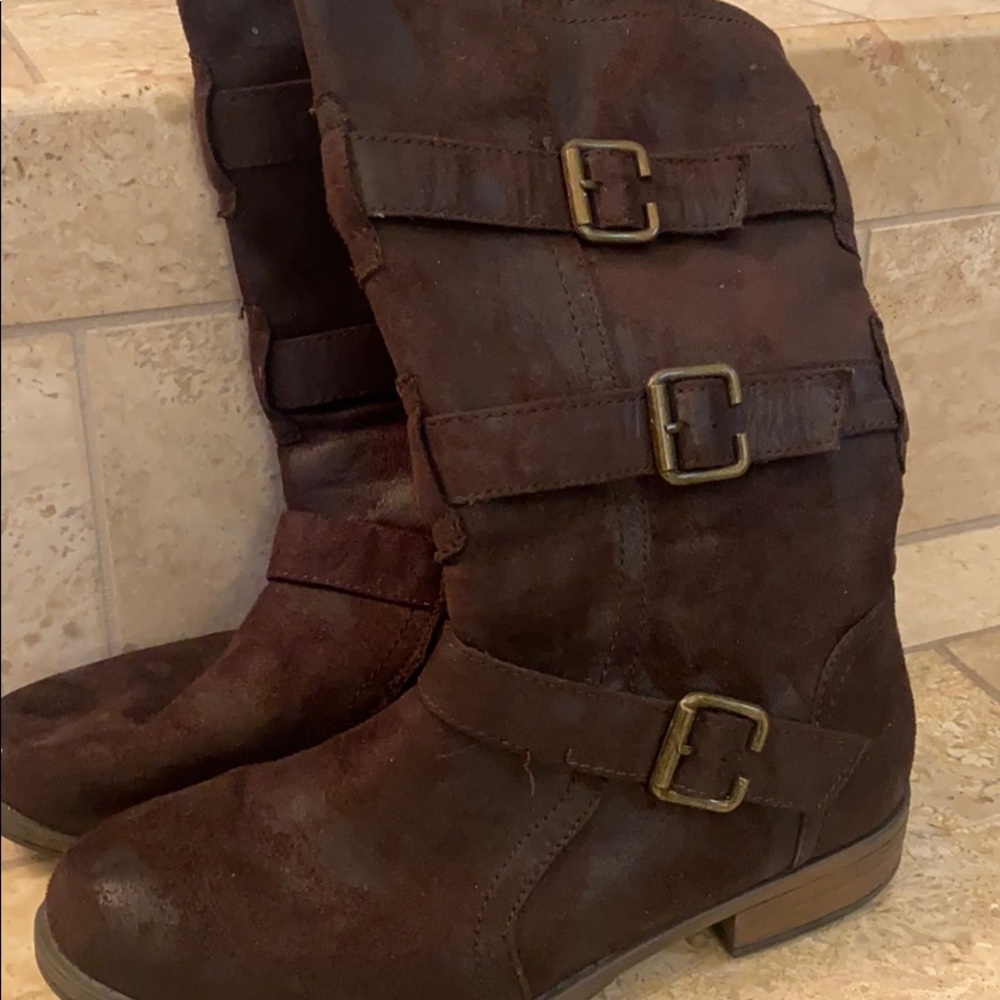 Brown zip up boot with buckle detail